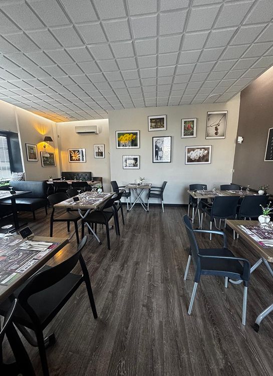 Salle de restaurant moderne