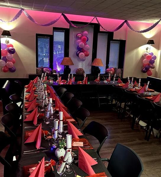 Salle de réception décorée
